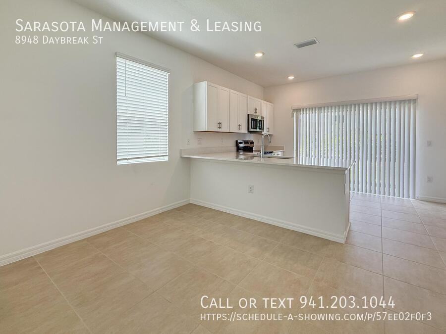 8948 Daybreak St - Photo 4 of 24