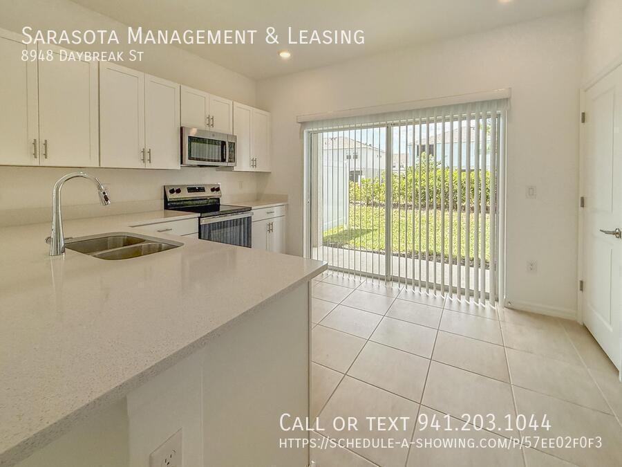 8948 Daybreak St - Photo 5 of 24