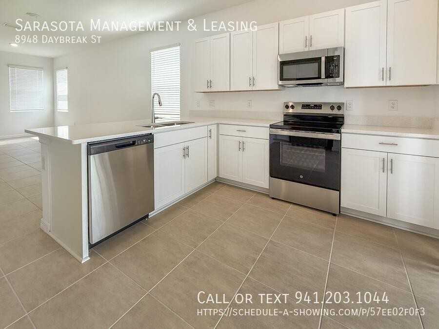 8948 Daybreak St - Photo 6 of 24