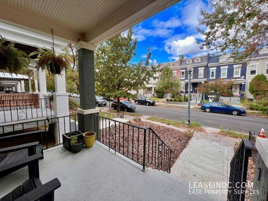 624 Lamont St Nw - Photo 3 of 35