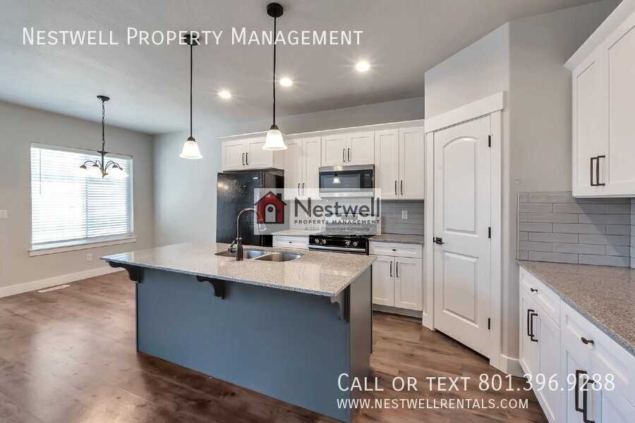 1556 N 3890 W - Photo 3 of 30