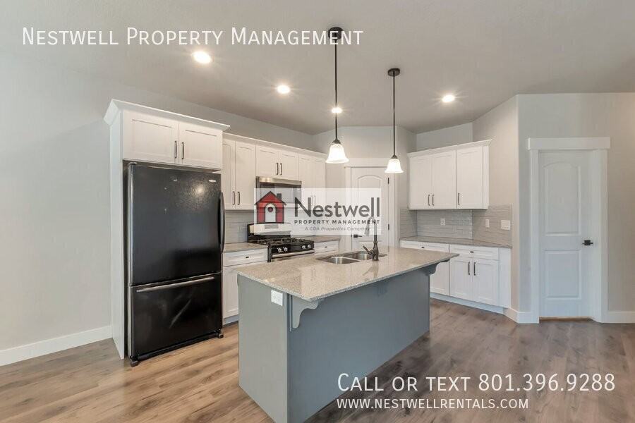 1556 N 3890 W - Photo 4 of 30