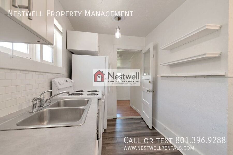 2308 S Green St - Photo 4 of 29