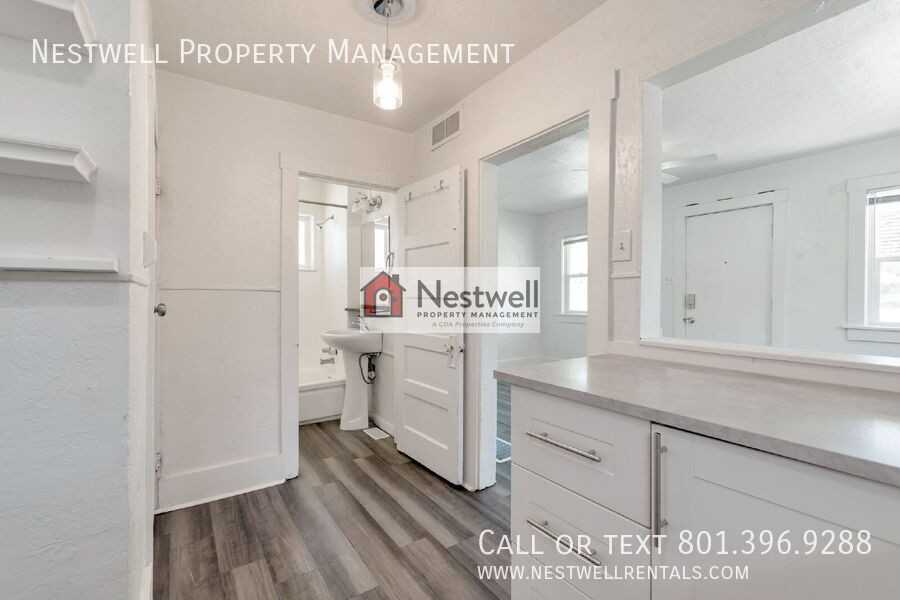 2308 S Green St - Photo 5 of 29
