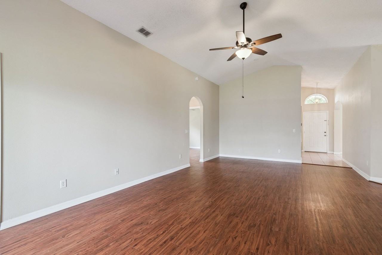 13831 Guildhall Cir - Photo 4 of 14