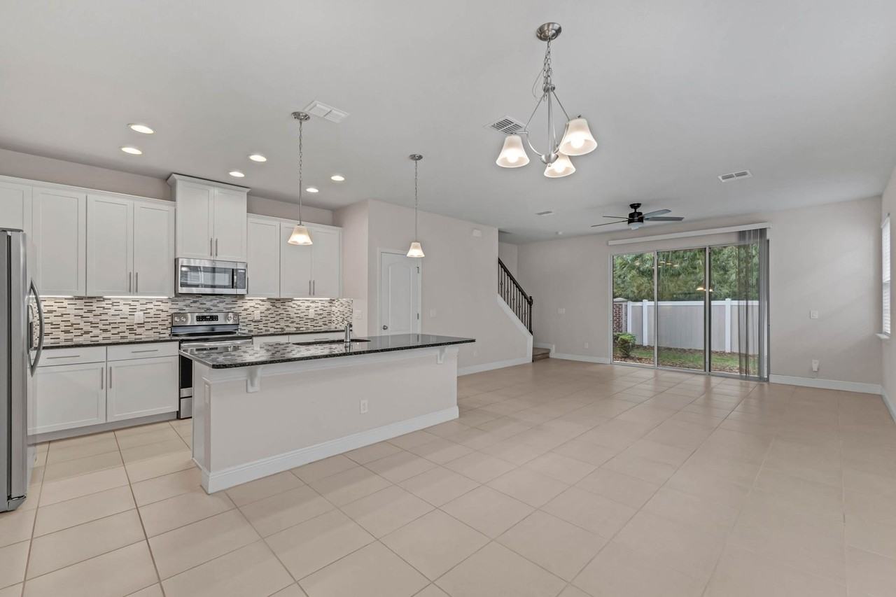 569 Bethesda Ct - Photo 2 of 18