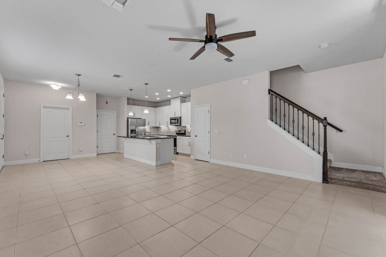 569 Bethesda Ct - Photo 3 of 18