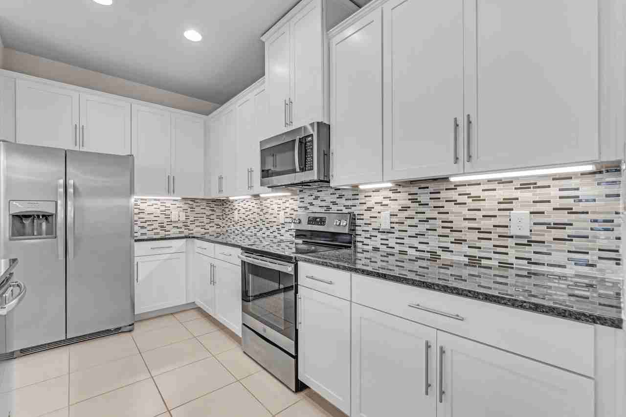 569 Bethesda Ct - Photo 5 of 18