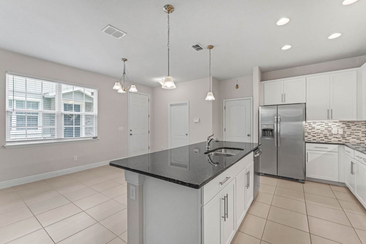 569 Bethesda Ct - Photo 6 of 18