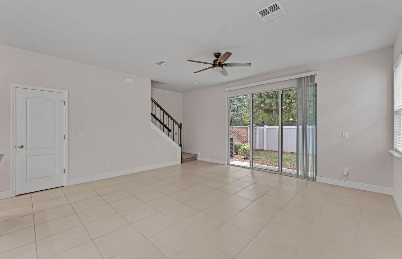 569 Bethesda Ct - Photo 7 of 18