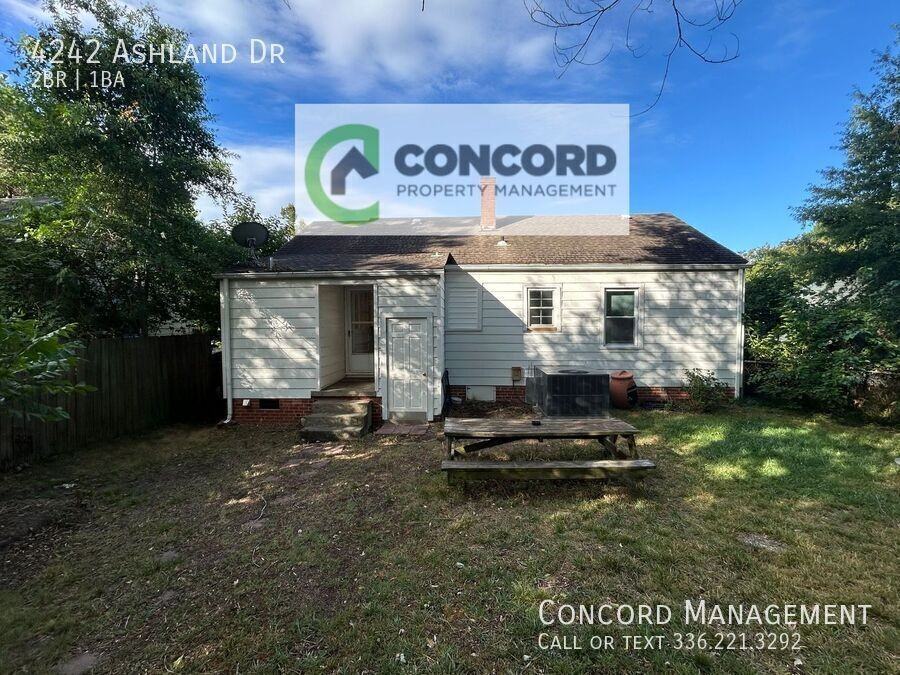 4242 Ashland Dr - Photo 3 of 15