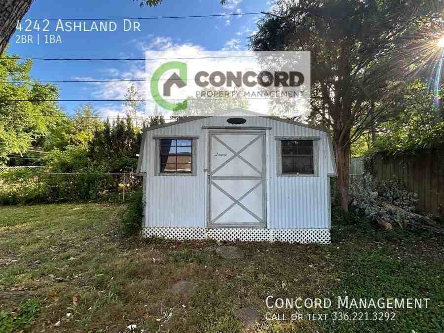 4242 Ashland Dr - Photo 4 of 15