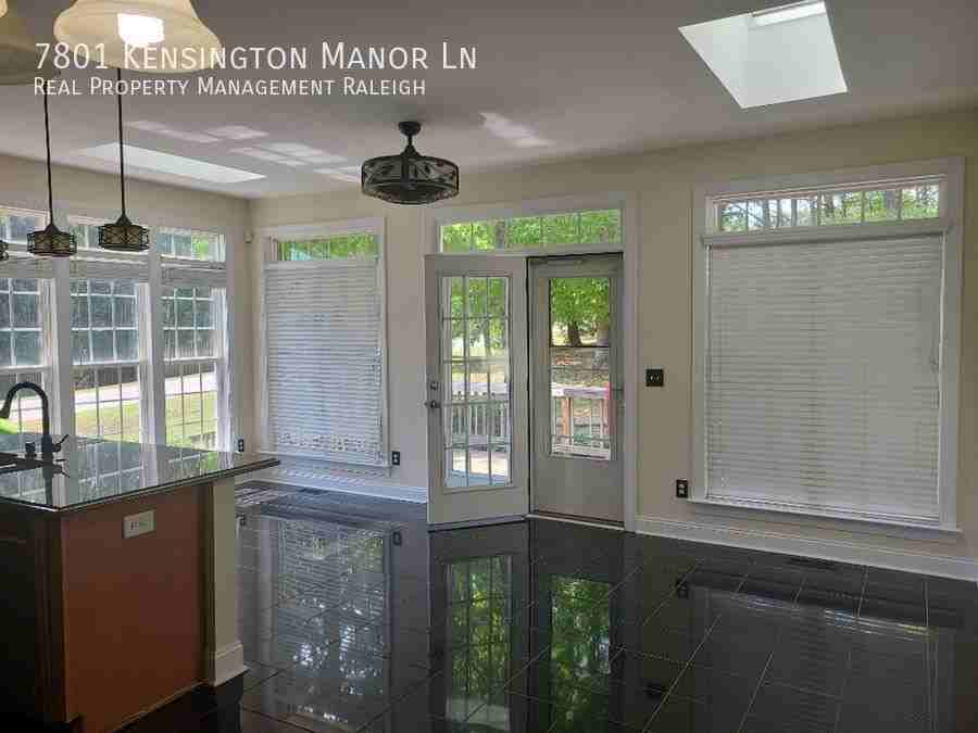 7801 Kensington Manor Ln - Photo 4 of 20
