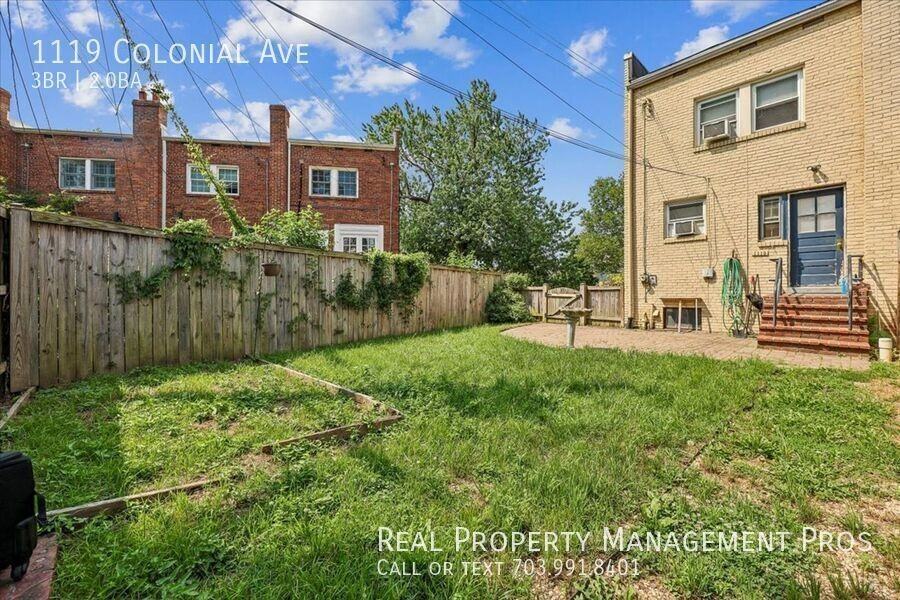 1119 Colonial Ave - Photo 3 of 33