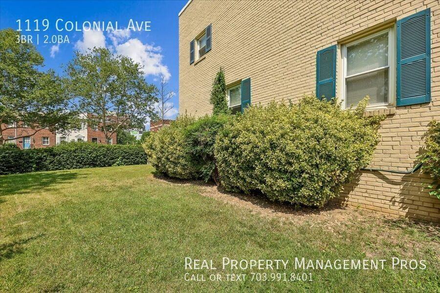 1119 Colonial Ave - Photo 7 of 33