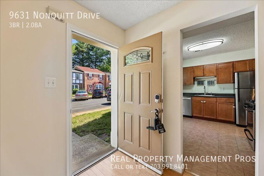 9631 Nonquitt Dr - Photo 4 of 33