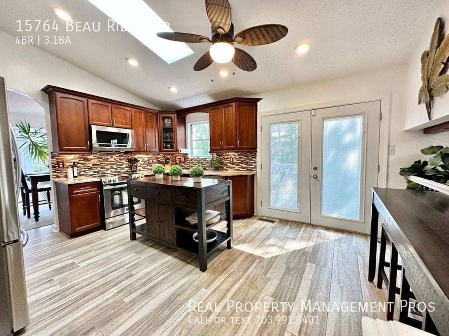 15764 Beau Ridge Dr - Photo 3 of 37