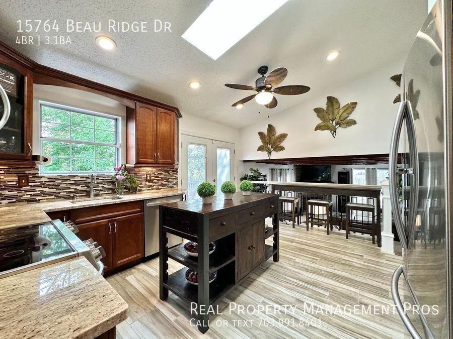 15764 Beau Ridge Dr - Photo 4 of 37