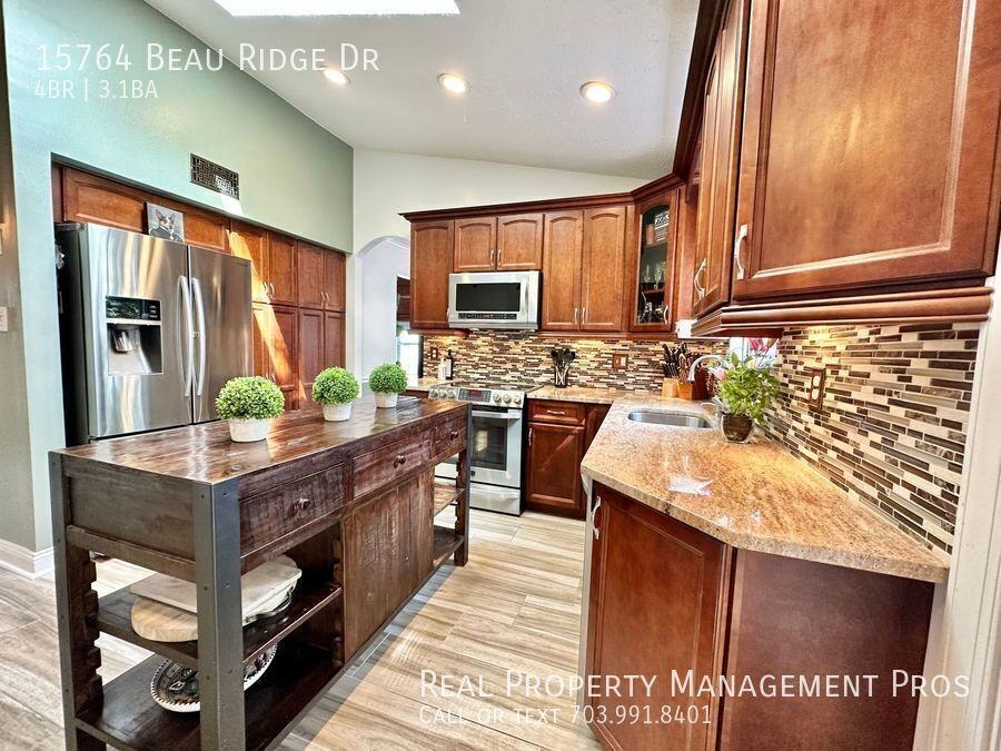 15764 Beau Ridge Dr - Photo 6 of 37