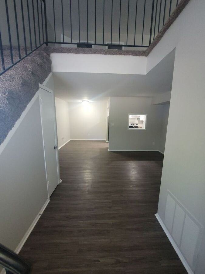 1043 Scarborough Ct #K1 - Photo 2 of 9