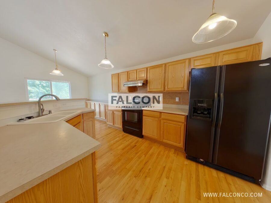6536 Graymont Dr - Photo 3 of 21