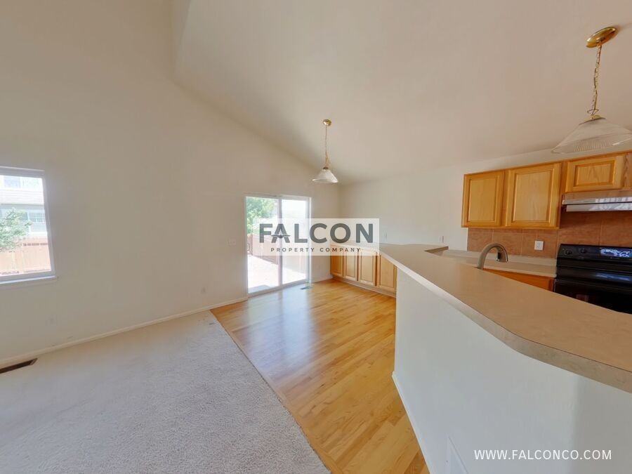 6536 Graymont Dr - Photo 4 of 21