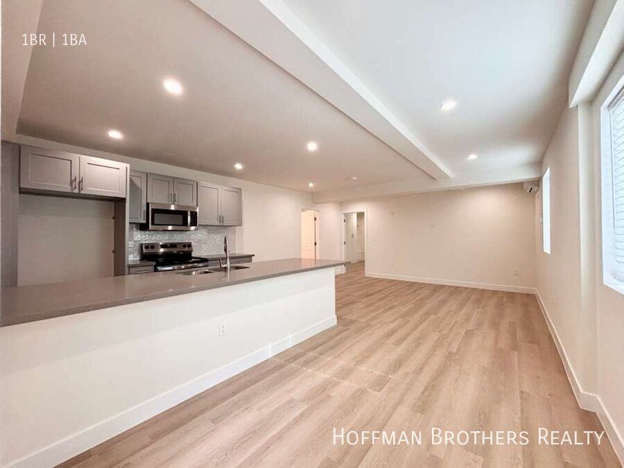 6738 Independence Ave #106 - Photo 3 of 9