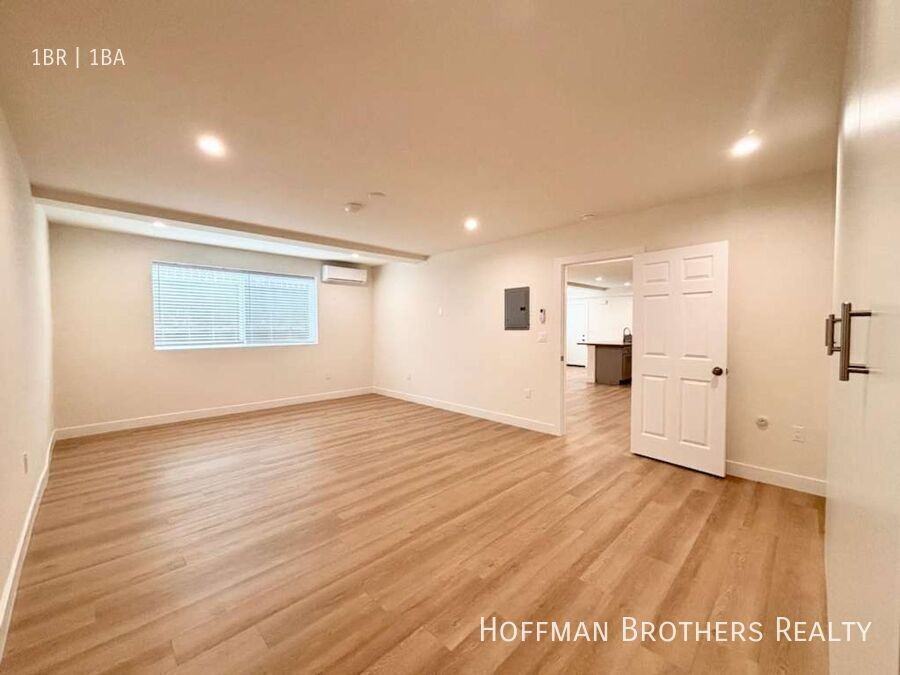6738 Independence Ave #106 - Photo 5 of 9