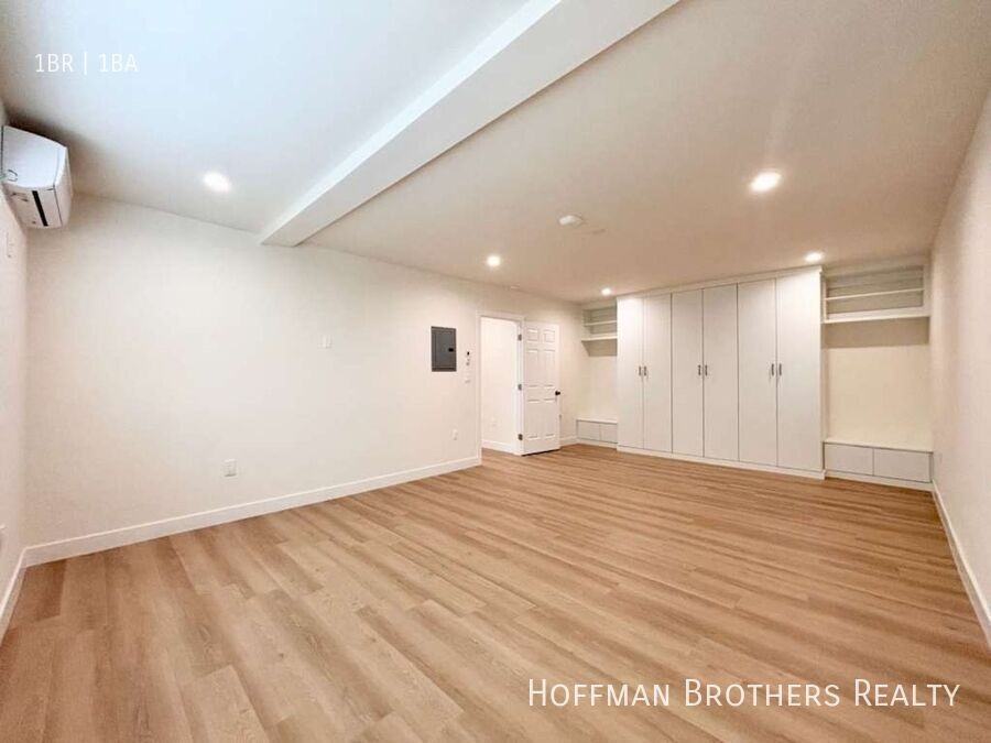 6738 Independence Ave #106 - Photo 6 of 9
