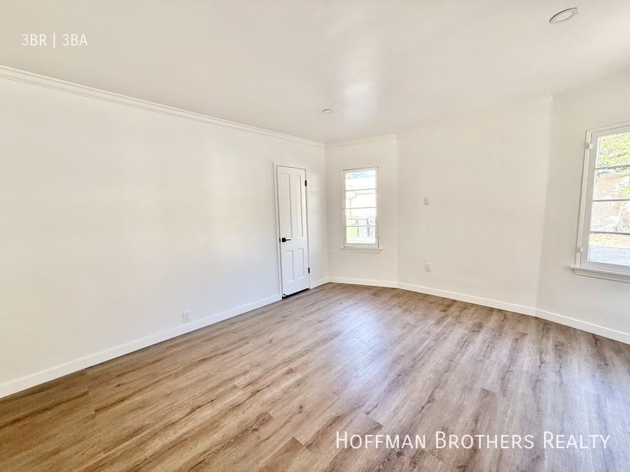 334 N Gardner St - Photo 7 of 9