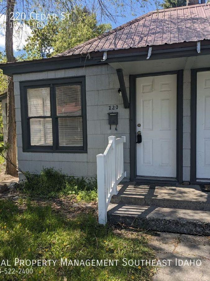 220 Cedar St - Photo 2 of 14