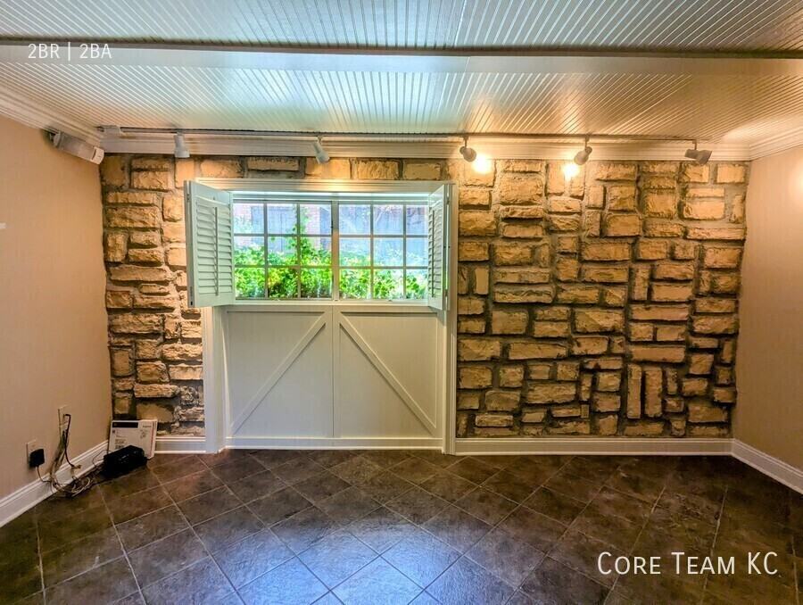 4433 Jarboe St #1 - Photo 3 of 11
