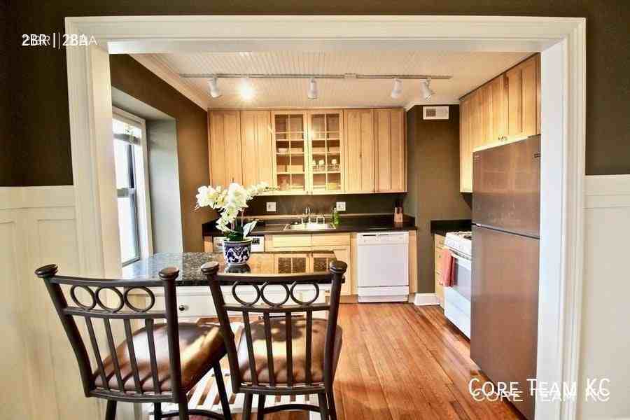 4433 Jarboe St #1 - Photo 6 of 11
