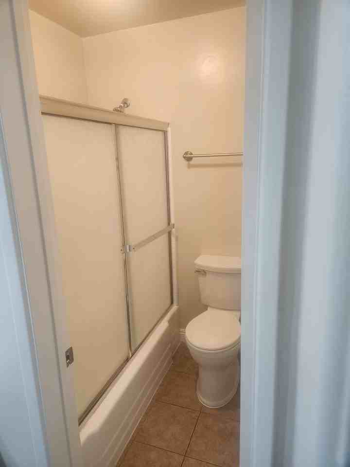 901 N Walnut St #Q - Photo 6 of 12