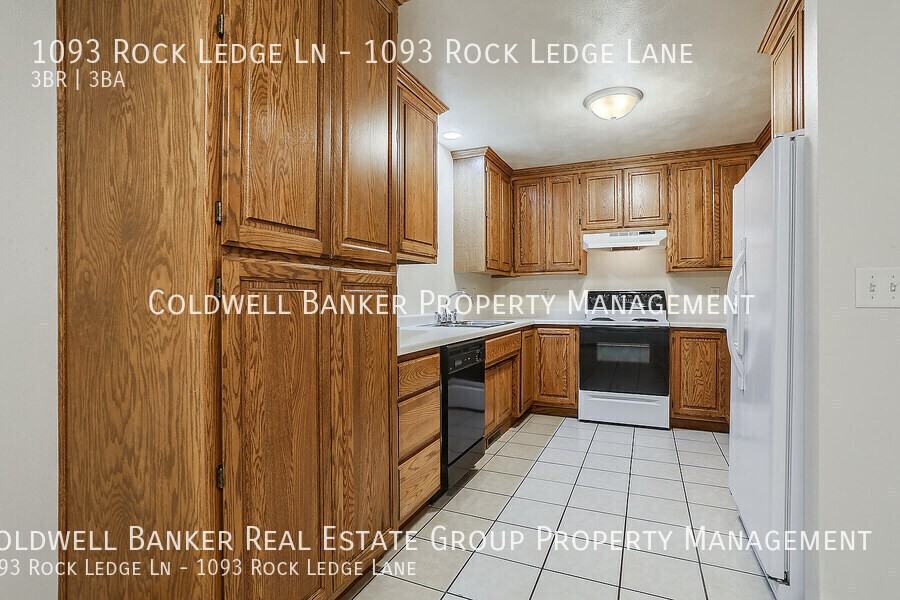 1093 Rock Ledge Ln - Photo 7 of 16
