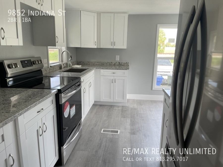 9852 Indiana St - Photo 5 of 17