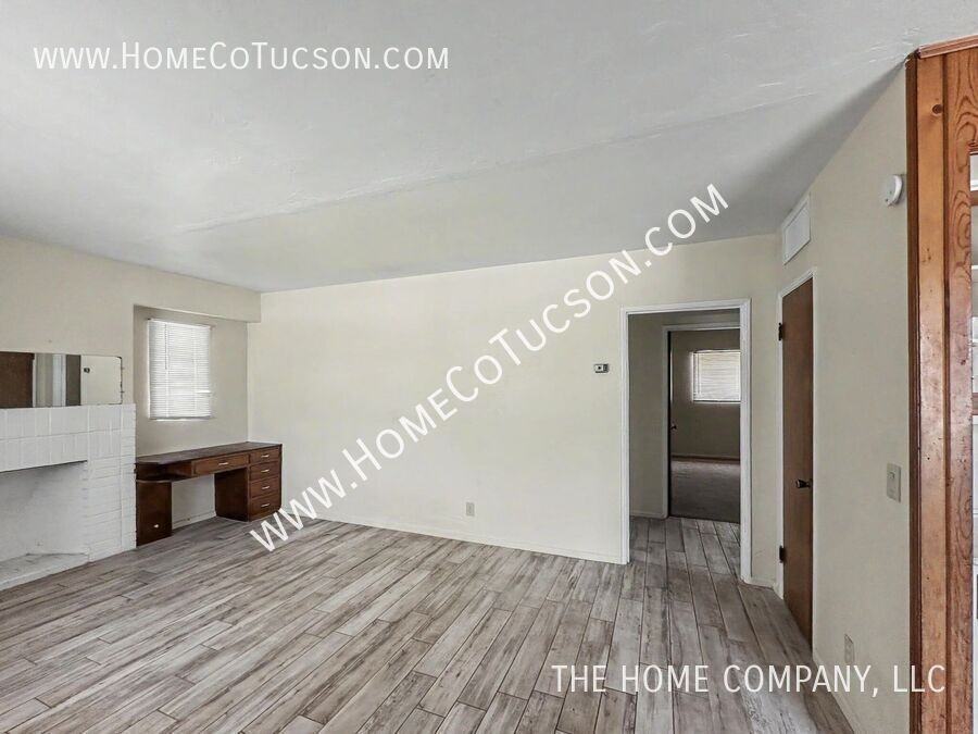 4531 E 8th St - Photo 2 of 24