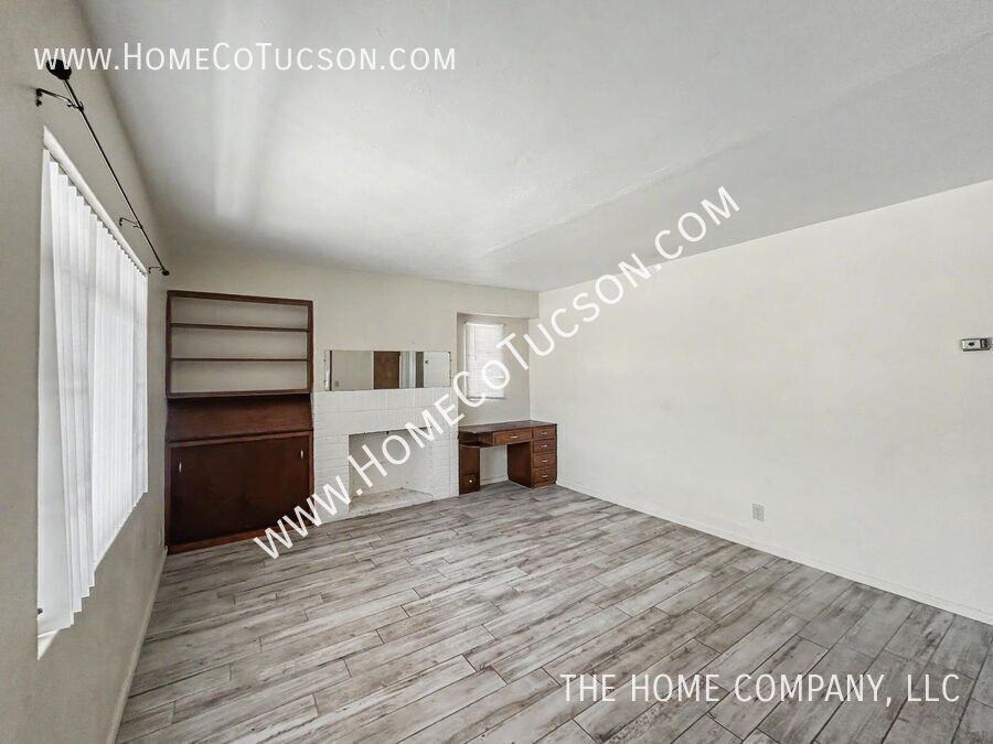 4531 E 8th St - Photo 4 of 24