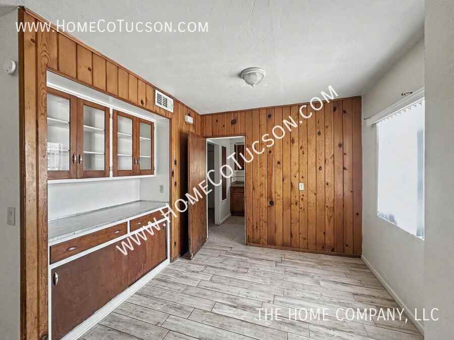4531 E 8th St - Photo 5 of 24