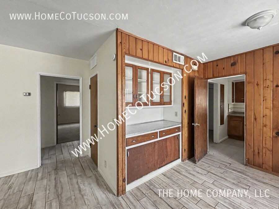 4531 E 8th St - Photo 6 of 24
