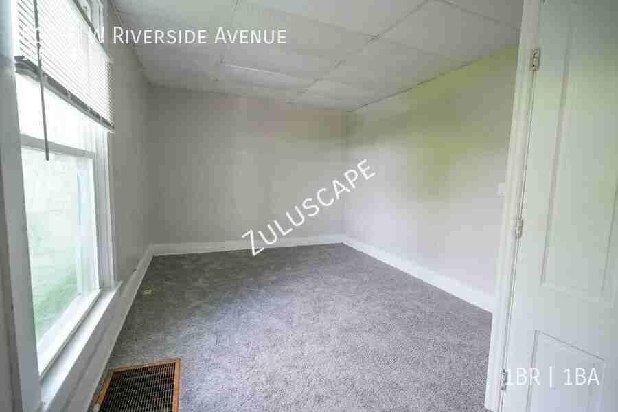 801 W Riverside Ave Apt D - Photo 7 of 10