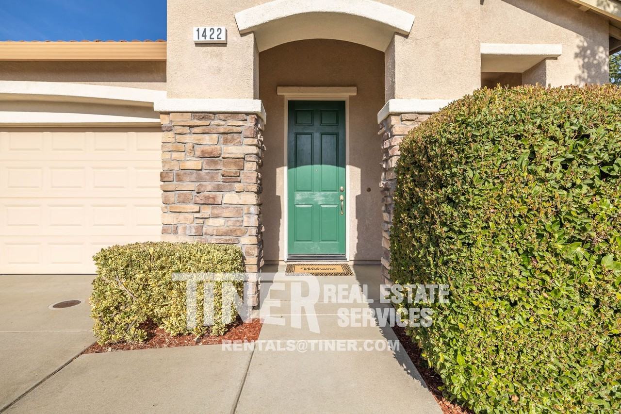 1422 Stoney Cross Ln - Photo 3 of 39