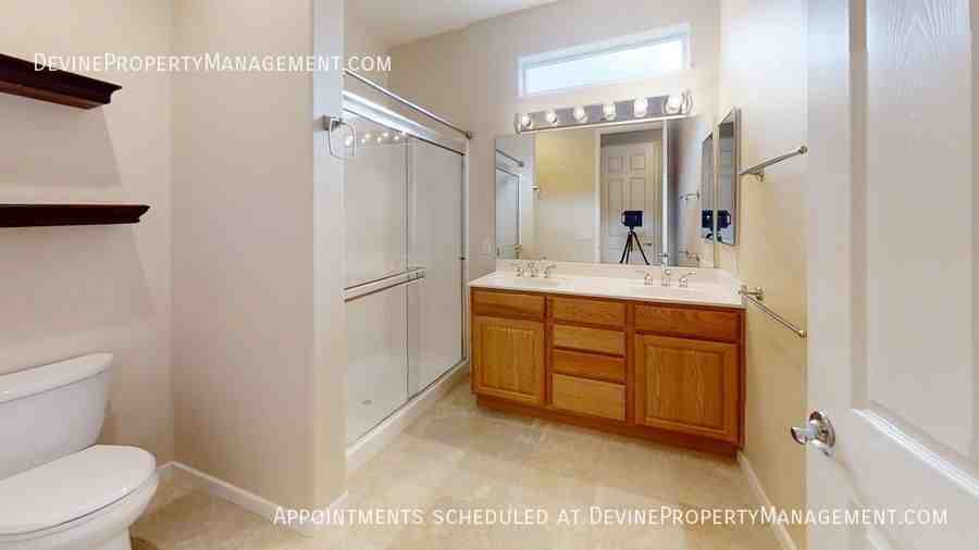 916 Essex Rd - Photo 2 of 11