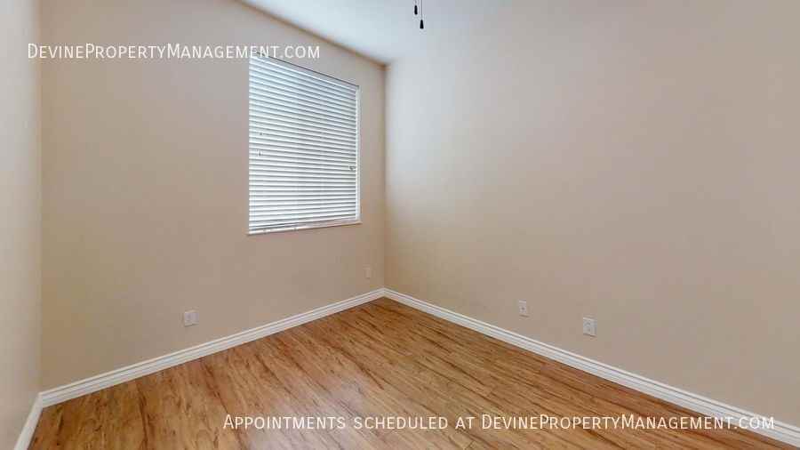 916 Essex Rd - Photo 4 of 11
