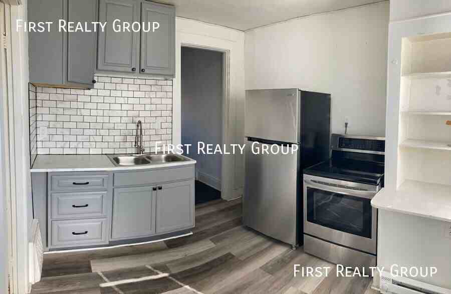 519 1/2 Ann St - Photo 4 of 5