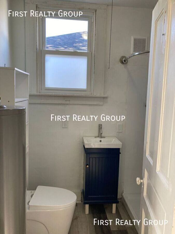 519 1/2 Ann St - Photo 5 of 5