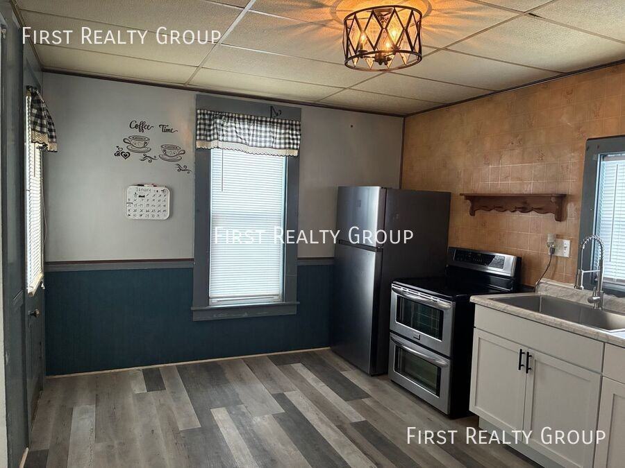 519 Ann St - Photo 5 of 10