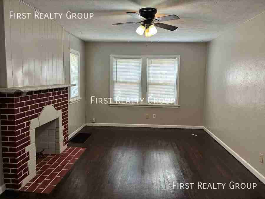 207 Ashwood Ave - Photo 2 of 5