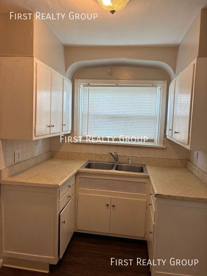 207 Ashwood Ave - Photo 4 of 5