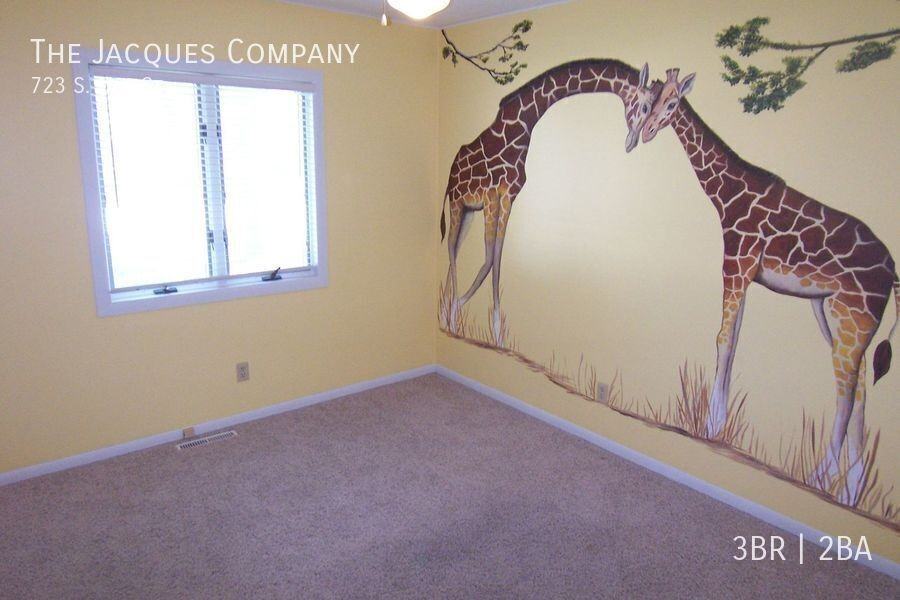 723 S Oak St - Photo 4 of 15
